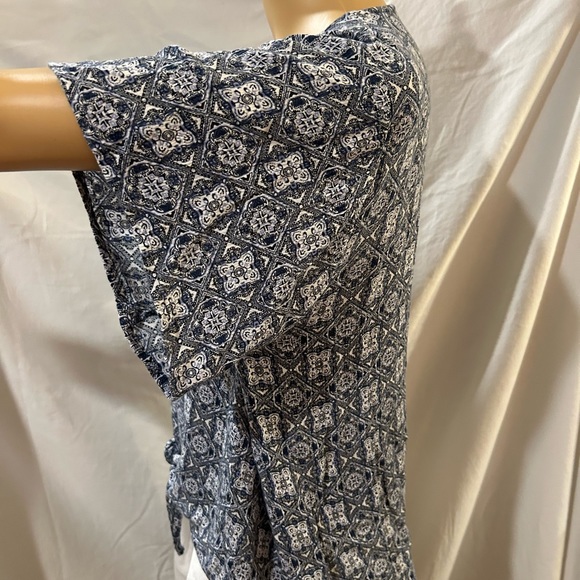 Cabana Cay tie front,  SZ Medium blouse. - Picture 6 of 6